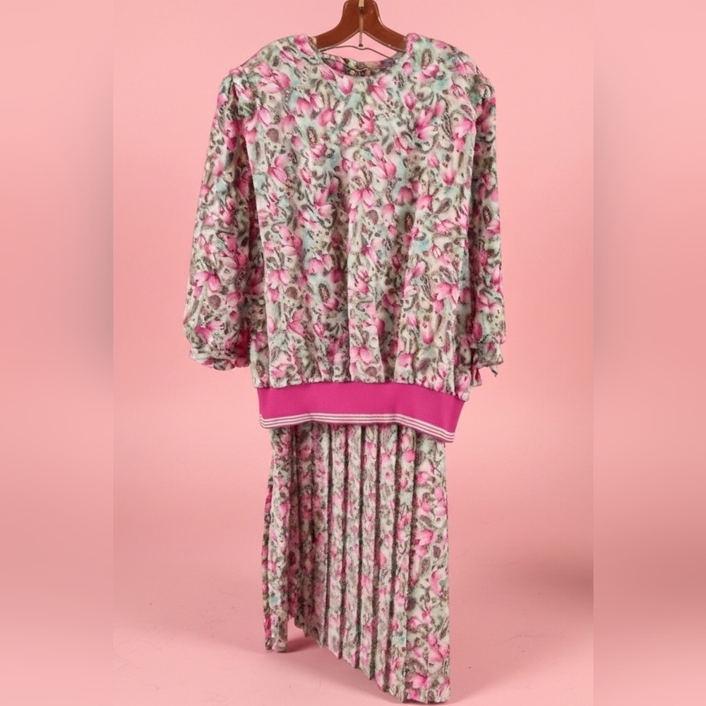 CB Of New York Two-piece Outfit For Women, Size 22 And 1/2, Multicolored Tulip